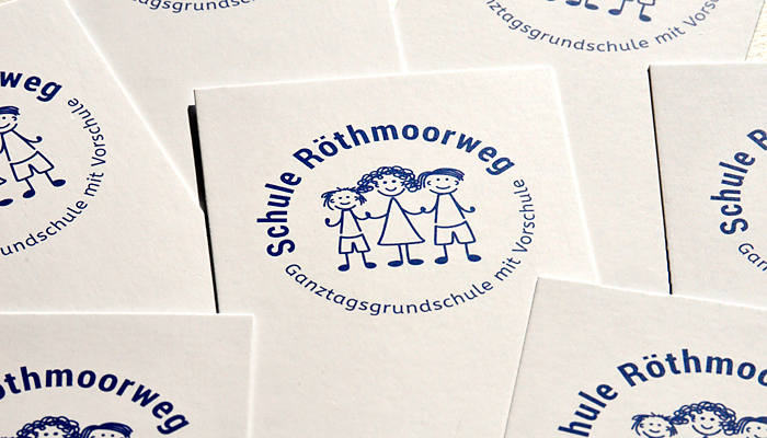Lesezeichen mit Logo der Schule Röthmoorweg